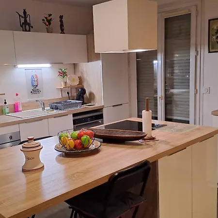 An For 4 To 6 People Ideal For The Weekend