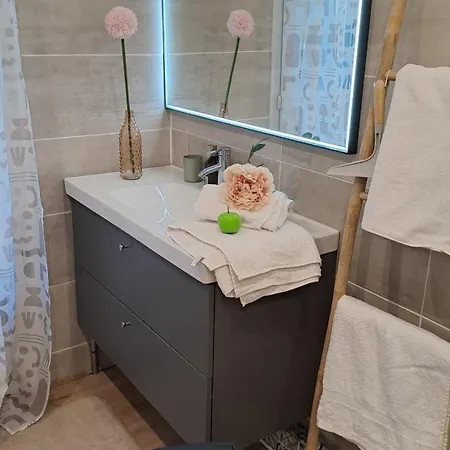 An For 4 To 6 People Ideal For The Weekend *