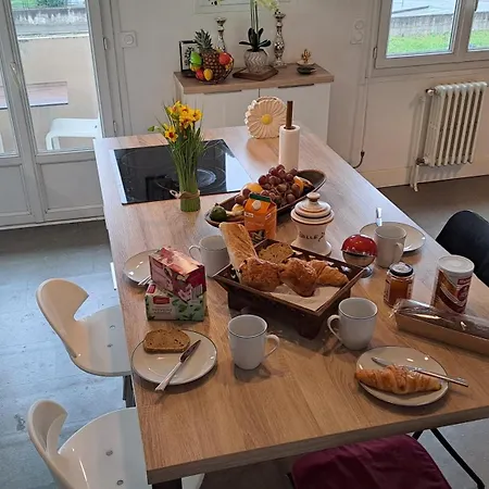 An For 4 To 6 People Ideal For The Weekend